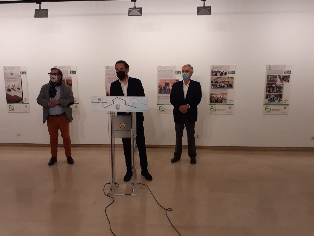 Presentación de la exposición del nacimiento de la AECC en Valladolid