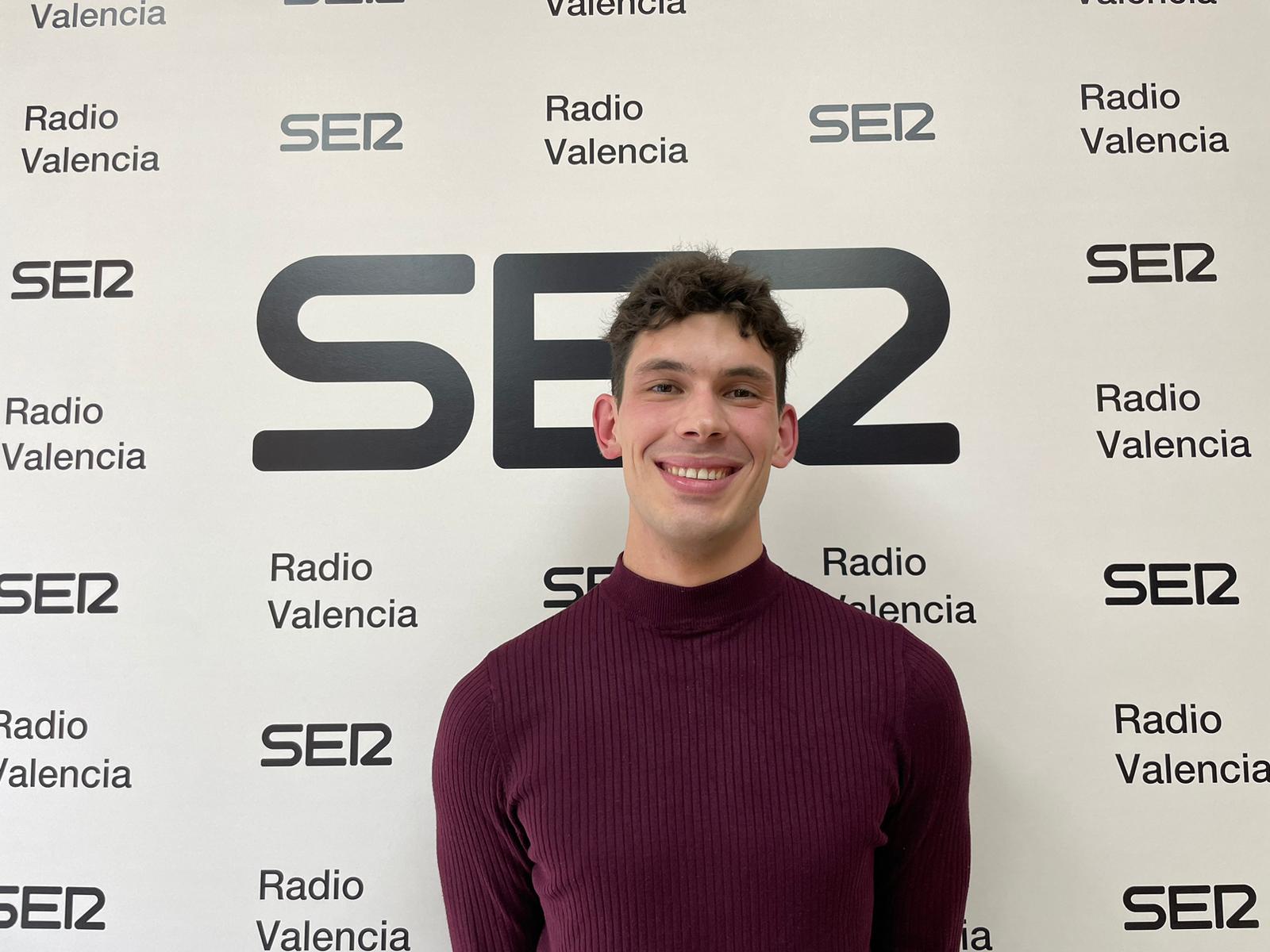 Pablo Bottero, vocal de Derechos de Juventud del Consell de la Joventut de València, en los estudios de Radio Valencia Cadena SER