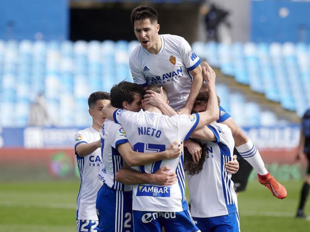 Tejero celebra el segundo gol del Real Zaragoza contra el Almería