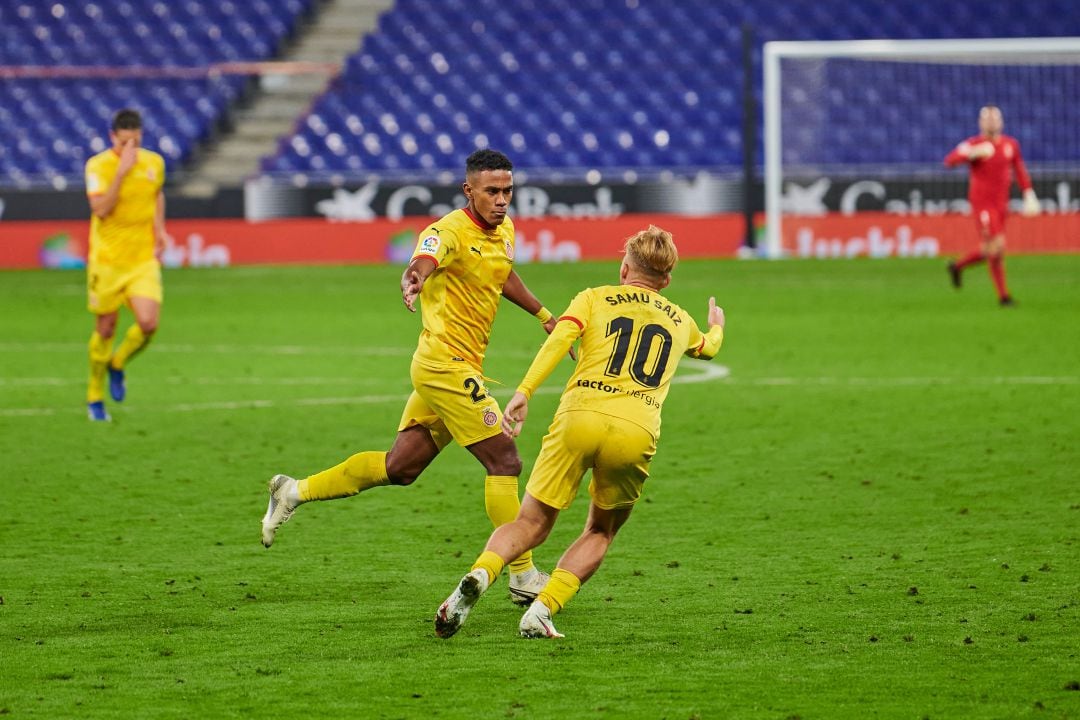 Bárcenas i Samu Saiz, autors dels gols avui, celebrant el primer.