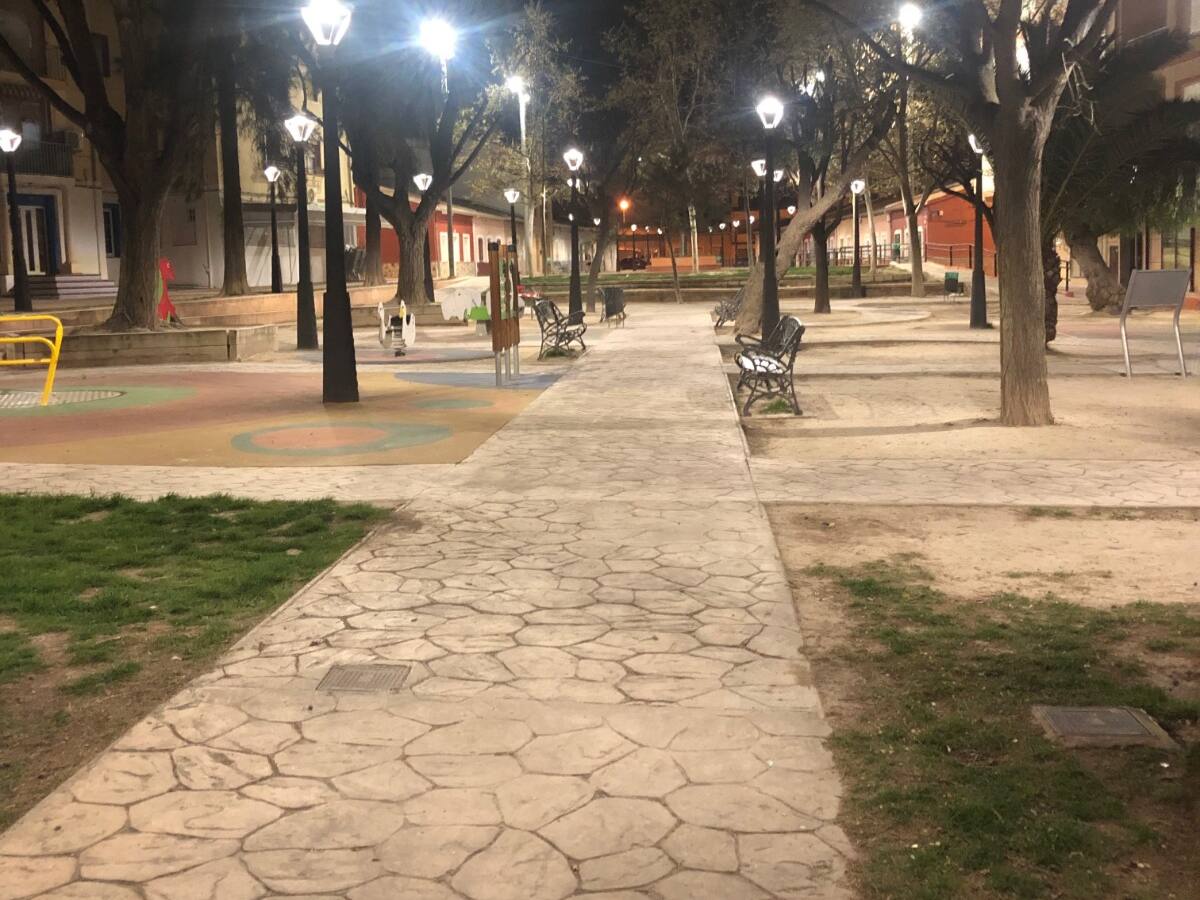 El cambio del sistema de iluminación en la Plaza de Martínez Olivencia reduce un 70% el consumo eléctrico