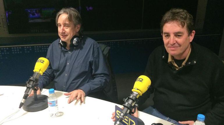 Juanjo Puigcorbé y Luis García Montero, en lo estudios de la Cadena SER