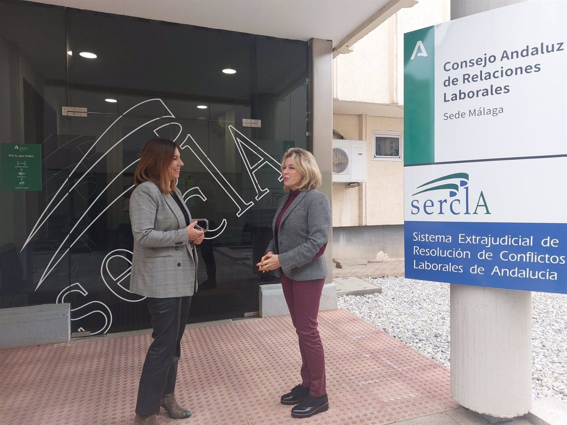 La delegada territorial de Empleo, Empresa y Trabajo Autónomo, Carmen Sánchez Sierra, y la coordinadora del Sercla Málaga, Carmen Marina Vallejo Rivera, en una imagen de archivo-