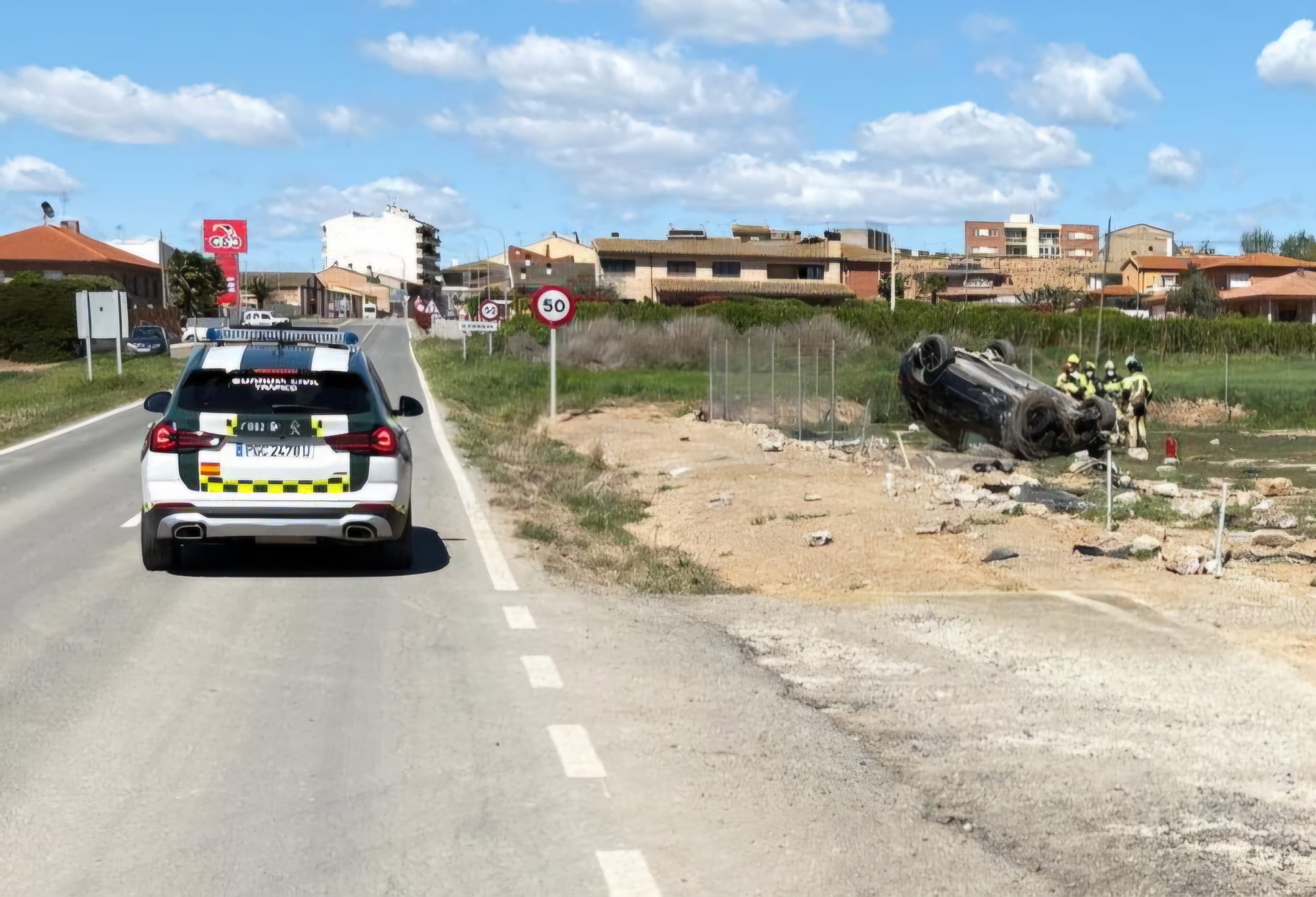 El coche que conducía el fallecido se salía de la vía y posteriormente volcaba