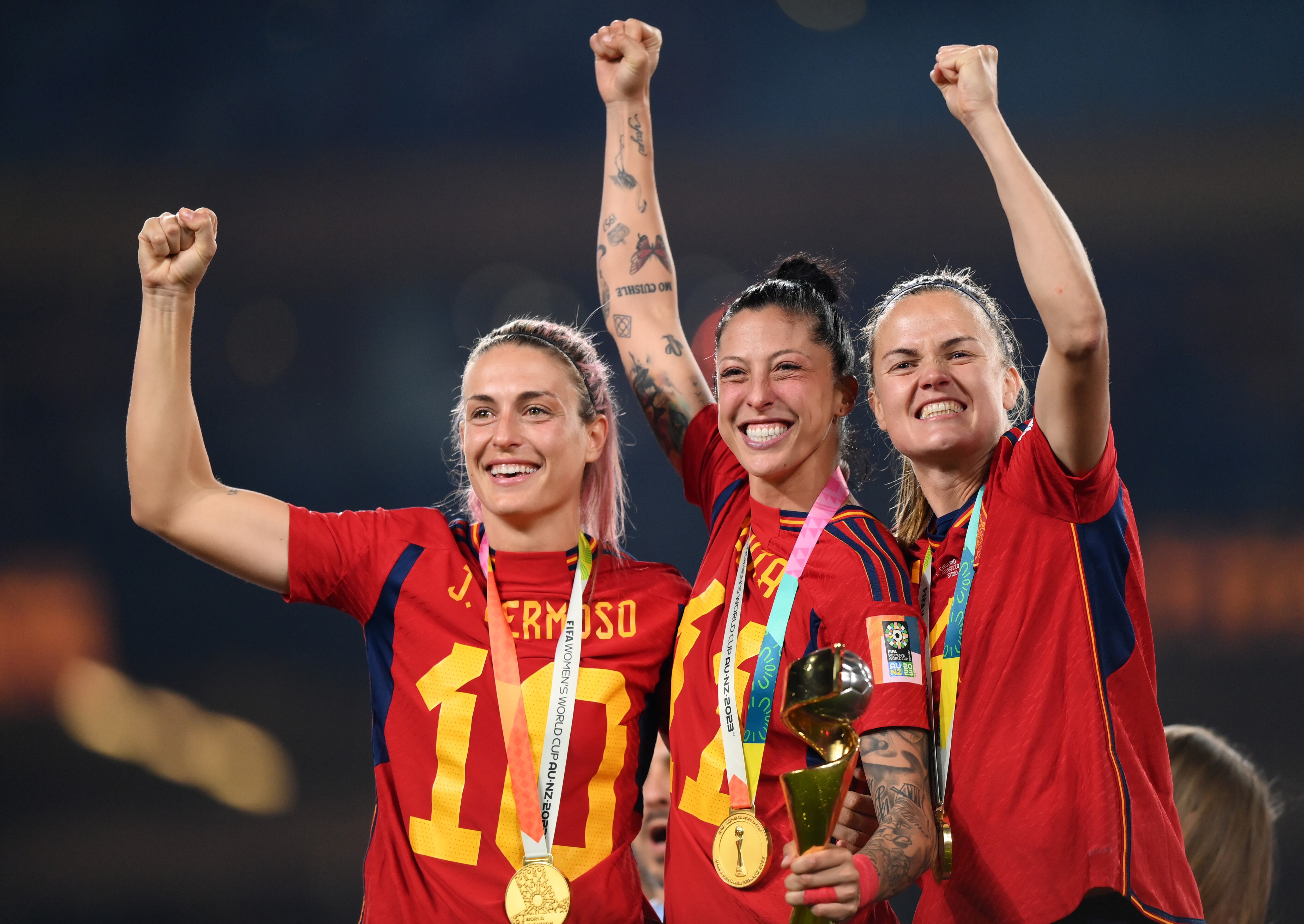 Alexia Putellas, Jennifer Hermoso e Irene Paredes, tras la victoria en el mundial de Australia. (Justin Setterfield/Getty Images)