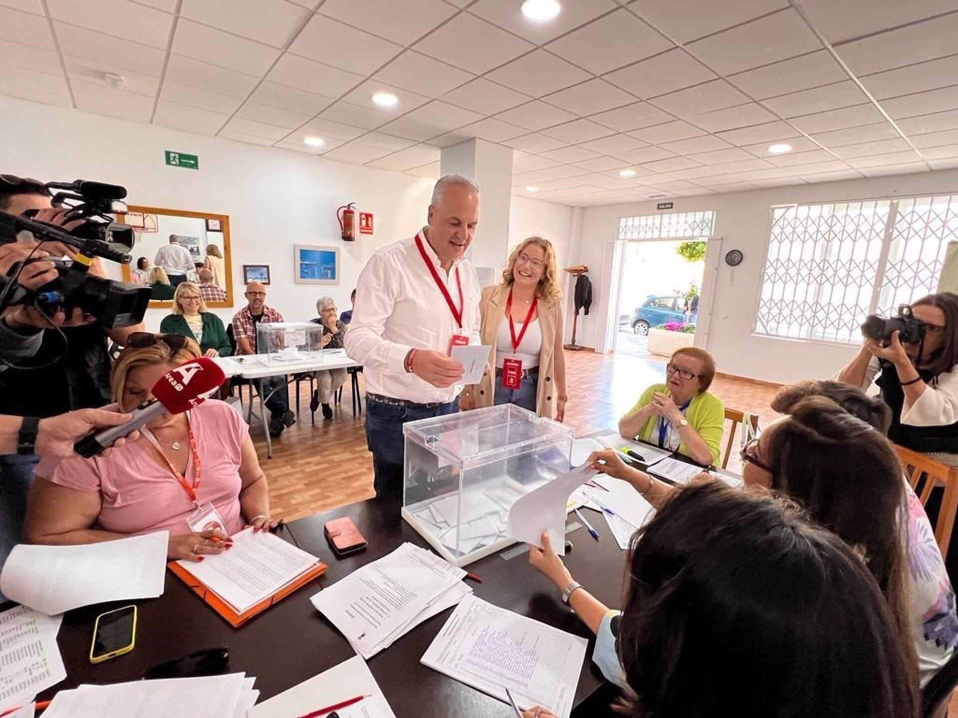 Ruiz Boix deposita su voto