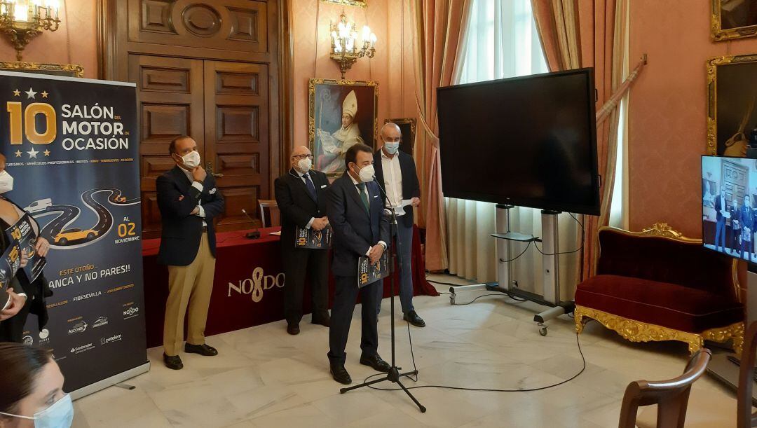 Manuel Berrocal toma la palabra durante la presentación del 10º Salón del Motor de Ocasión