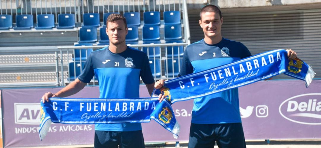 Oriol Riera y Miguel Ángel en el estadio Fernando Torres