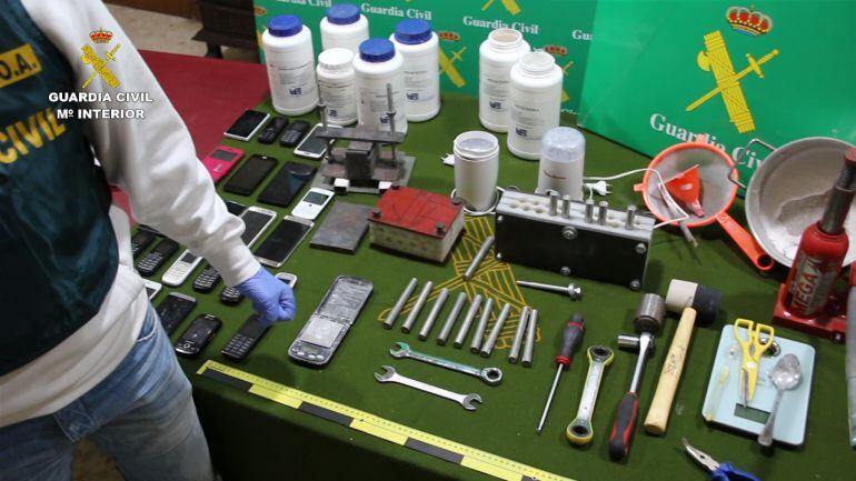 Material incautado por la Guardia Civil en la operación