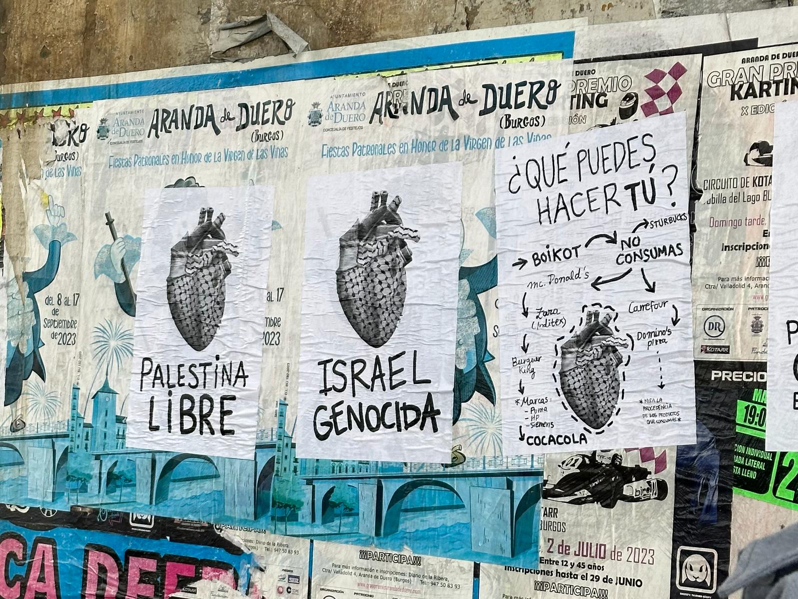Pegada de carteles pidiendo el boicot contra Israel