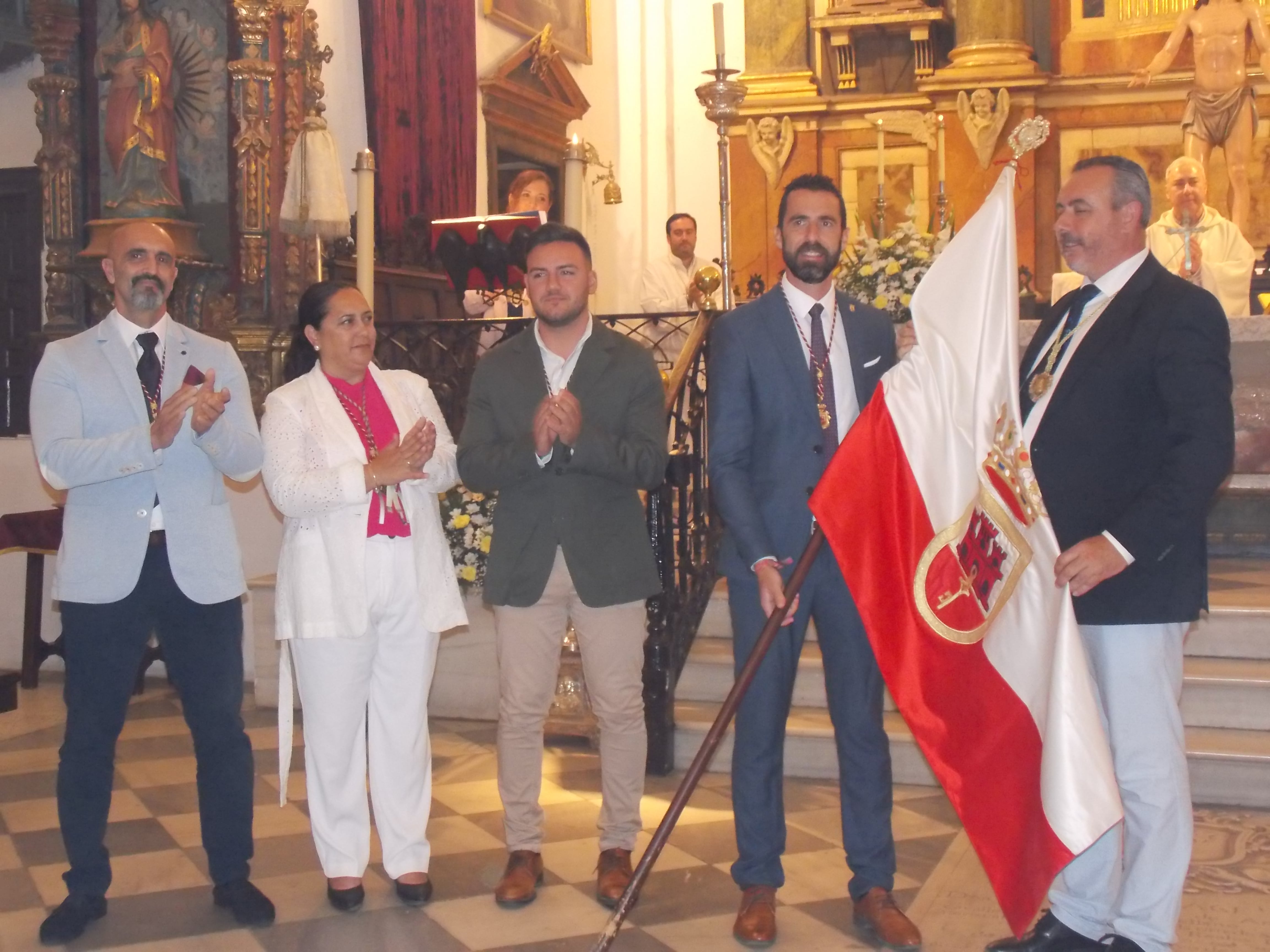 Entrega de la Bandera de la ciudad a la Hermandad de San Roque.