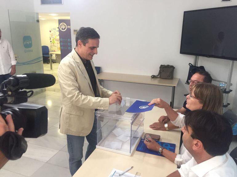 José Vicente Marí ha votado esta mañana en la sede de Ibiza