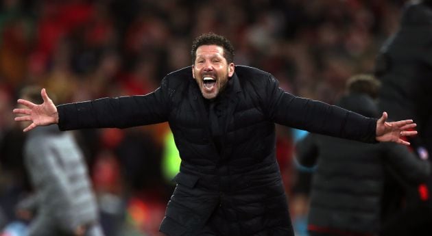 Diego Pablo Simeone celebra un gol en Anfield