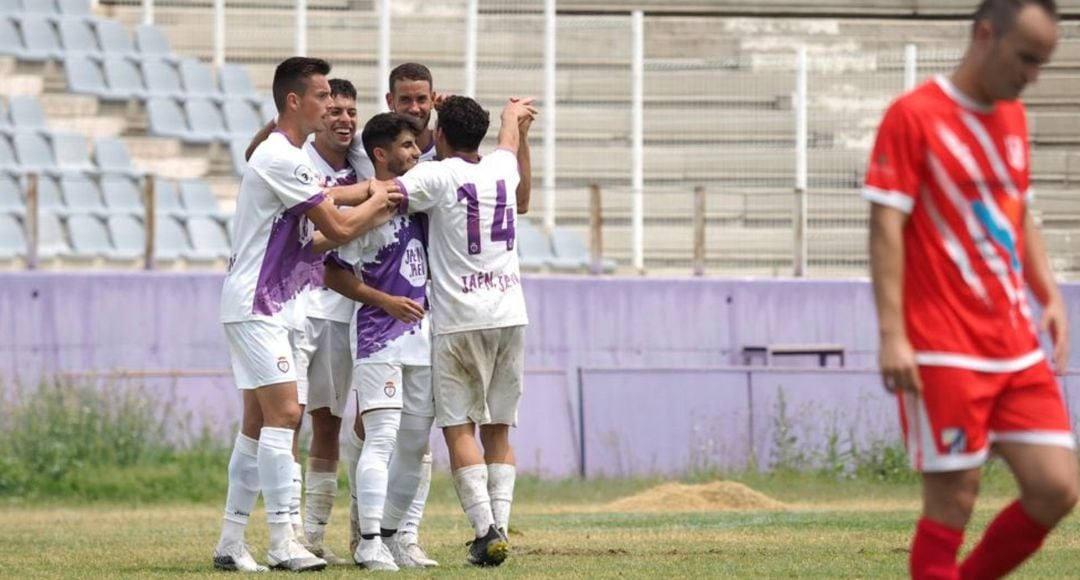 Los jugadores del Real Jaén celebran un tanto conseguido en el partido de la pasada temporada ante el Motril.