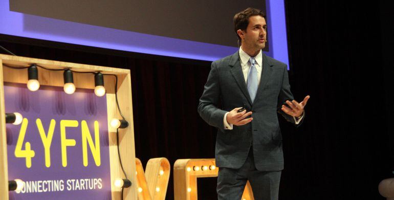 El director de vendes de Twitter: "El mòbil pot ajudar a solucionar els problemes del món real"