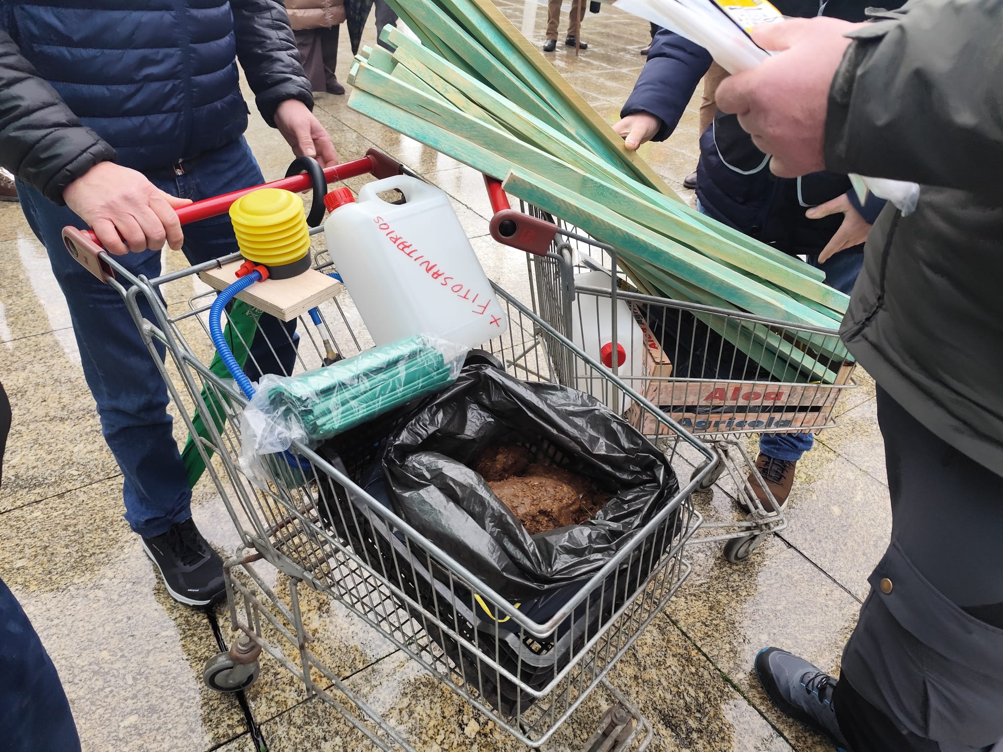 "La cesta de la compra de Mercosur", según los ganaderos lucenses.