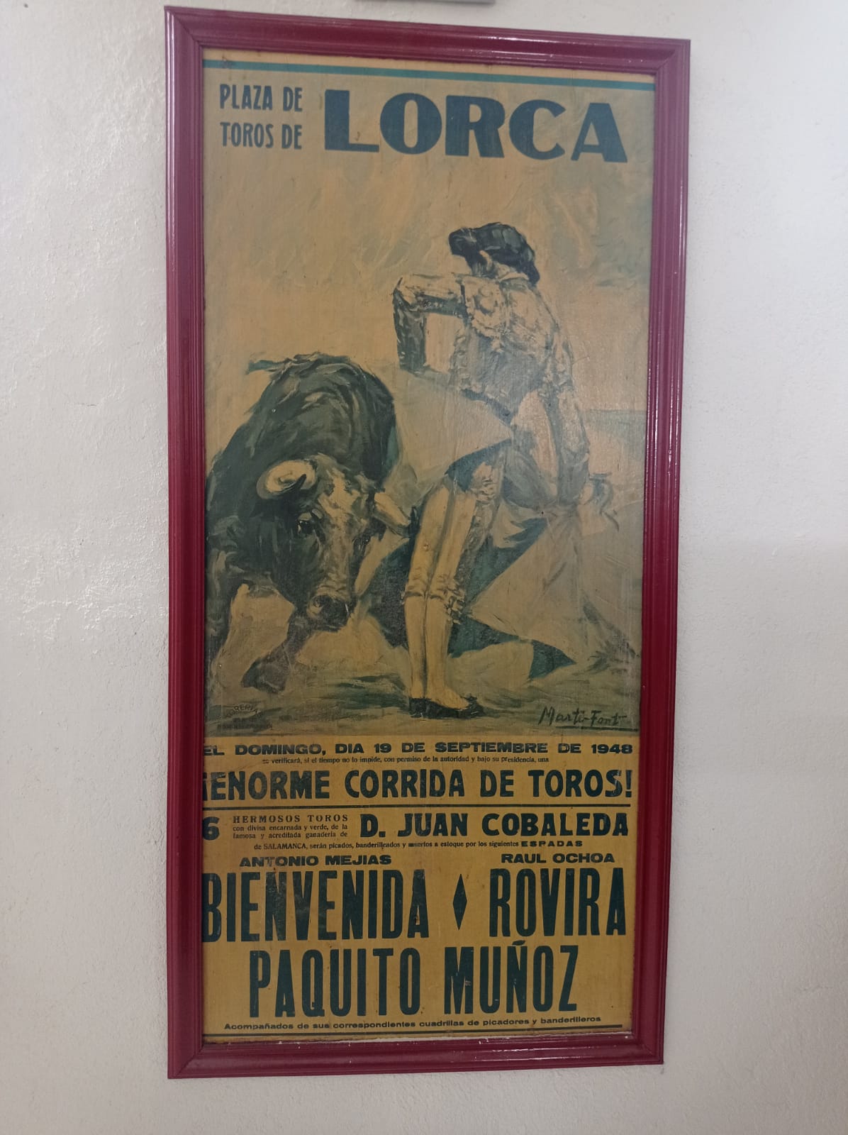 Uno de los carteles expuestos en el coso de Sutullena