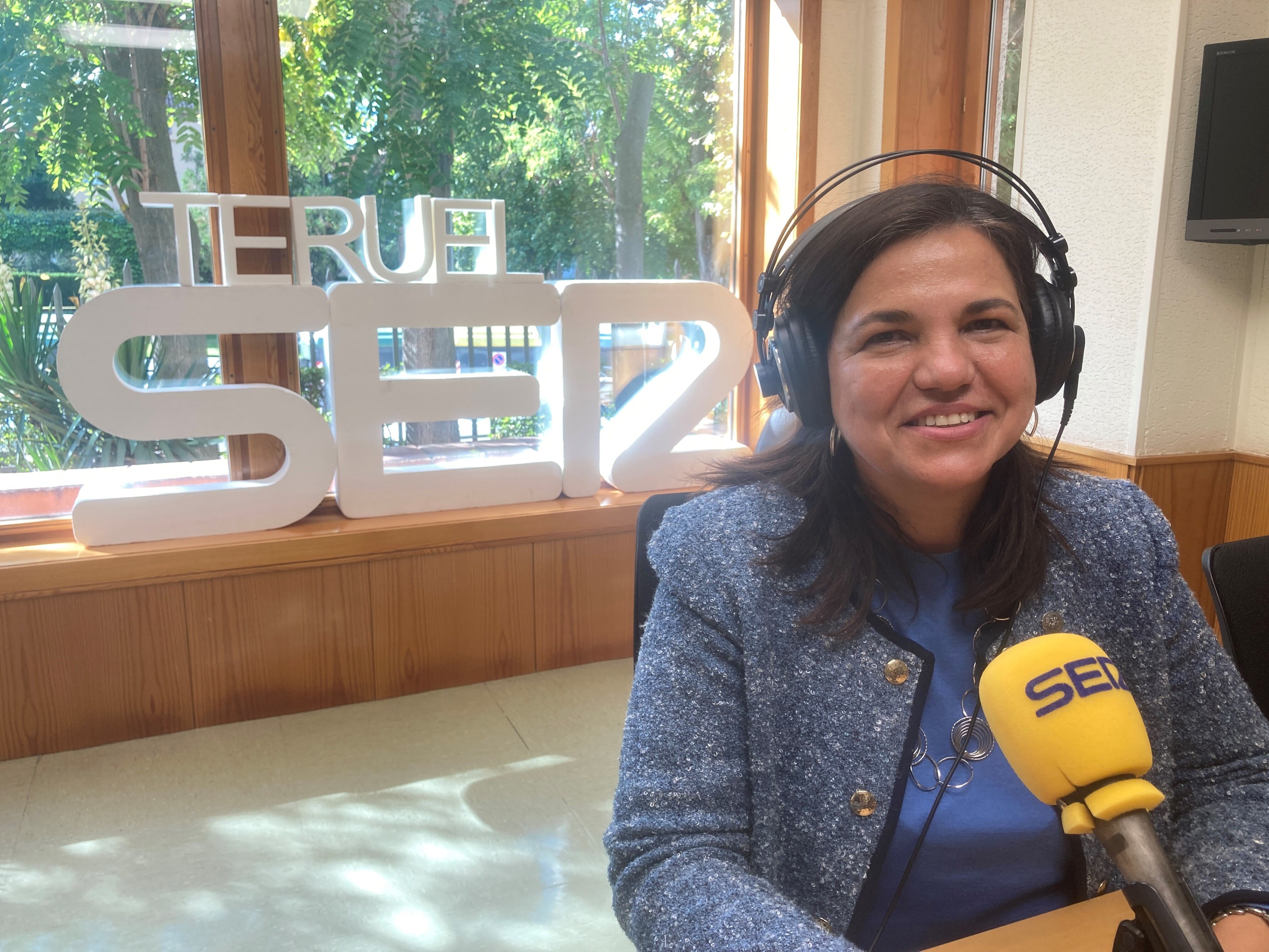 Carmen Marta, en los estudios de SER Teruel