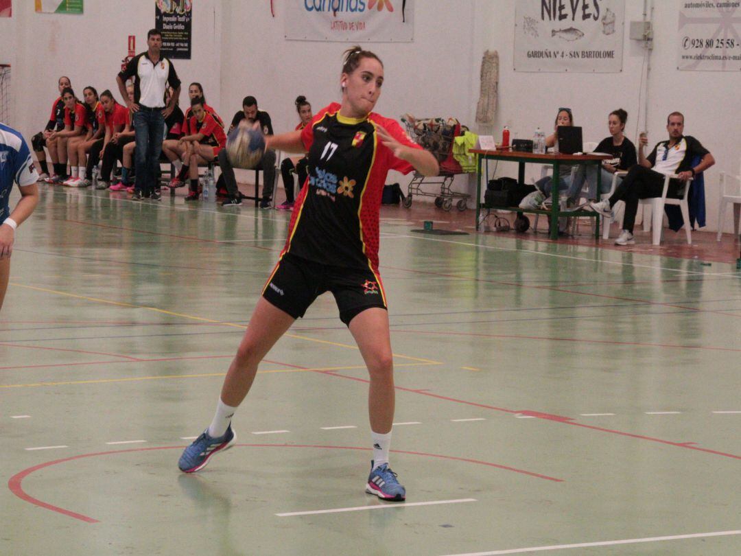 Sara De León con la camiseta del Lanzarote Zonzamas.