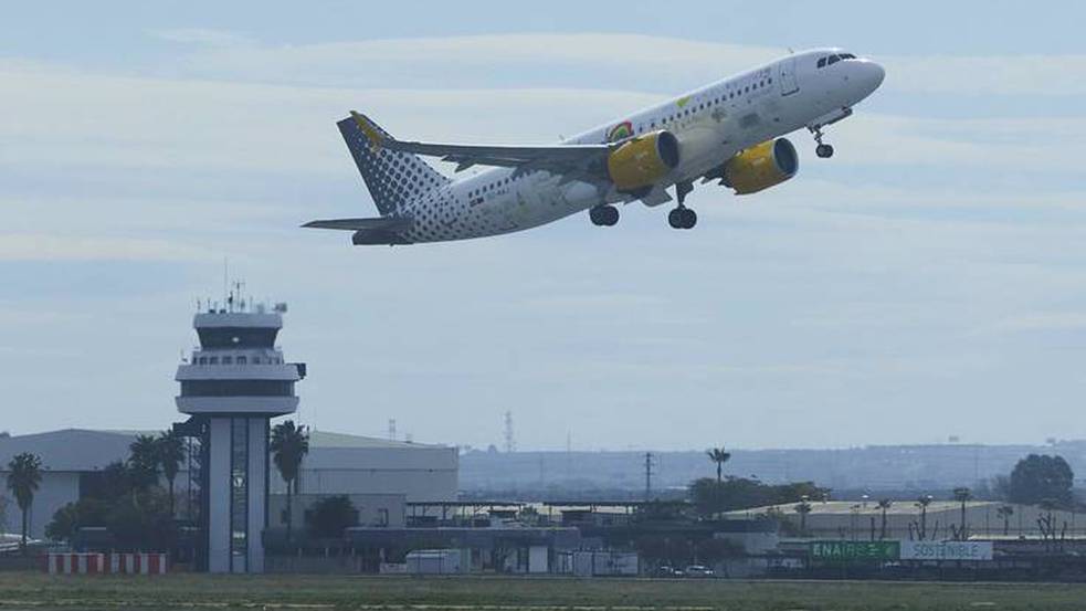 El viento ha obligado a desviar el vuelo Madrid-San Sebastián al aeropuerto de Loiu con llegada prevista antes de las 9 de la mañana | Fuente: Cadena SER