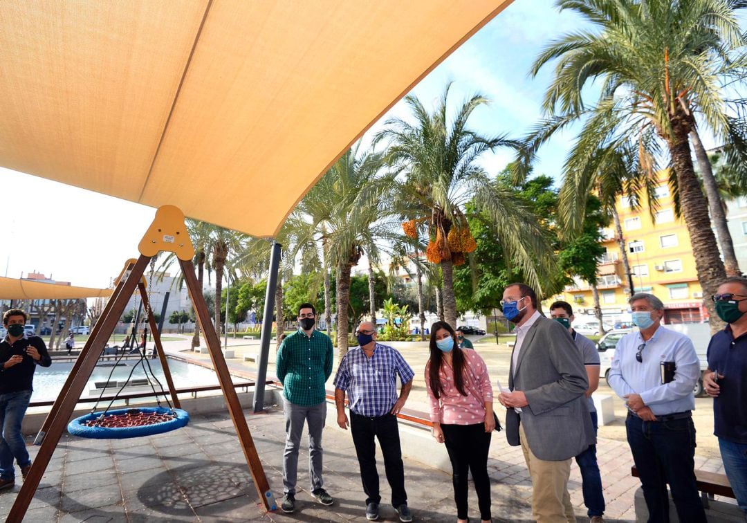 El Plan Sombra crea espacios más confortables y protege a los vecinos del sol en el jardín Aljada de Puente Tocinos  