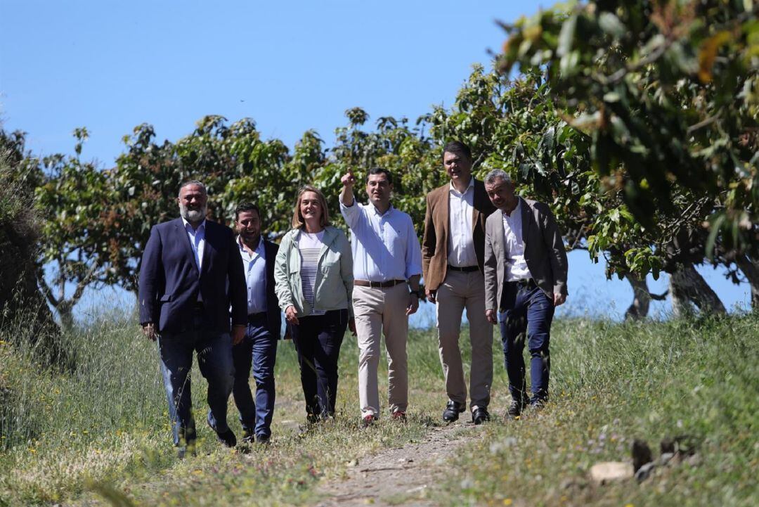Juanma Moreno, presidente de la Junta, visita Motril en el primer dia de campaña