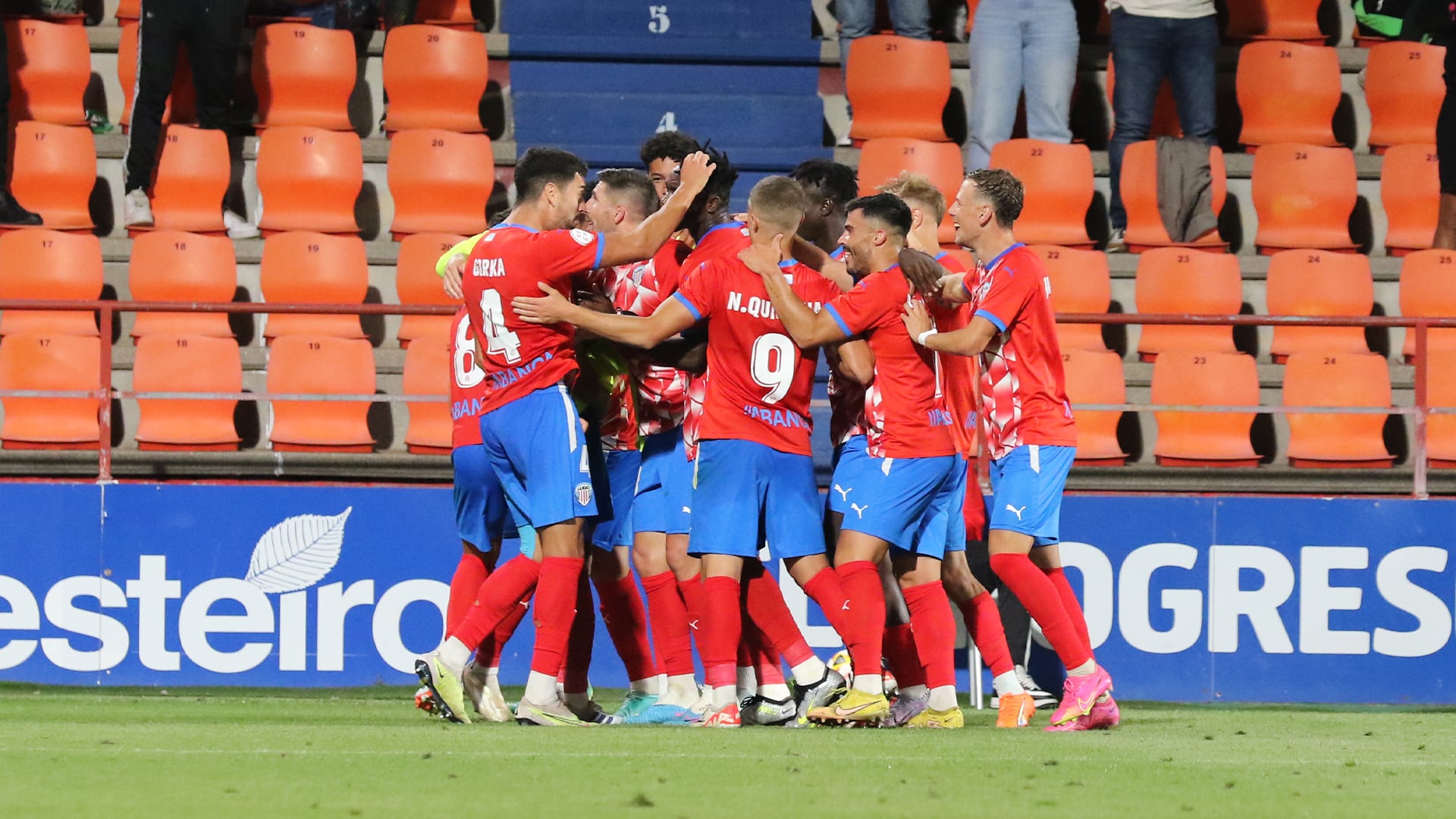 Los jugadores del CD Lugo celebran un gol ante el Teruel