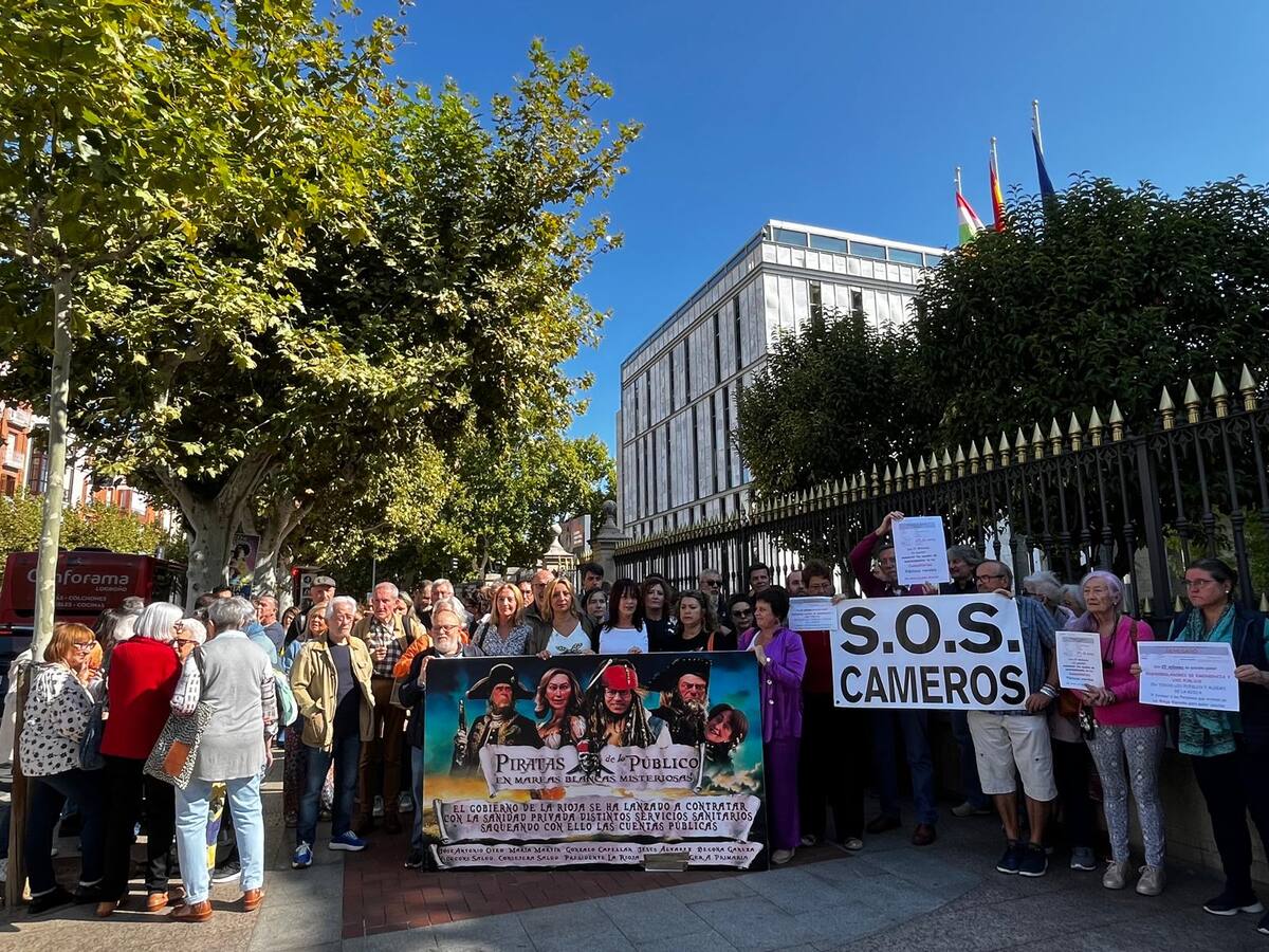 La Plataforma pide a la consejera de Salud, María Martín, que "no gaste dinero en amigos e invierta en sanidad pública"