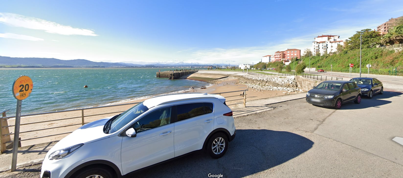 Playa &quot;La Fenómeno&quot; en Santander. Google Maps