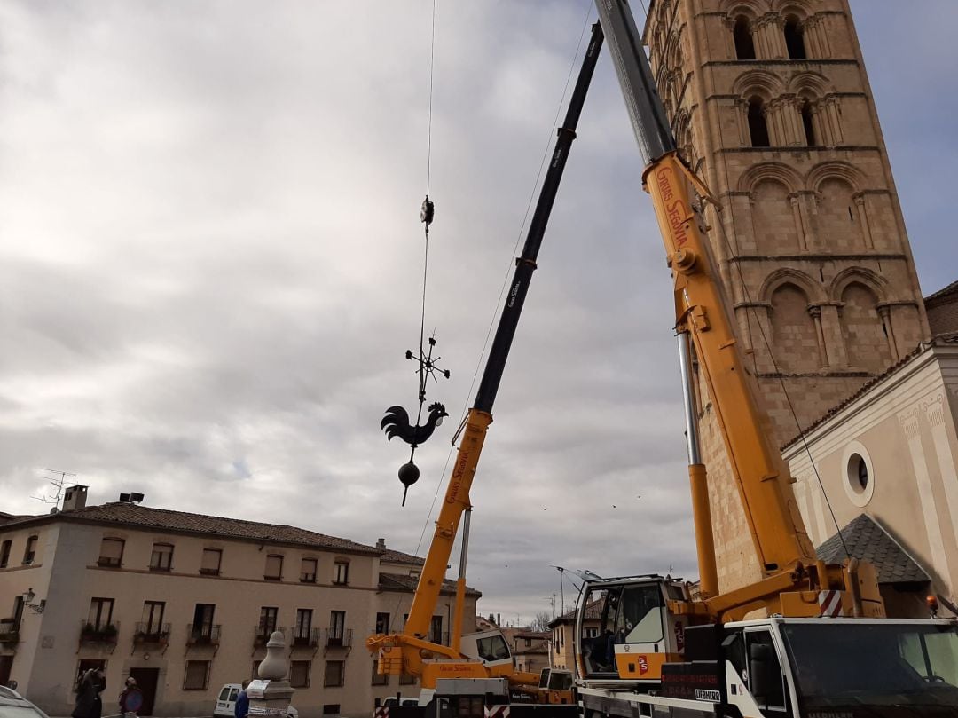 Retiran la veleta de la iglesia de San Esteban