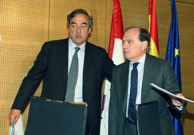 El presidente de la CEOE, Joan Rosell, y el consejero de Economía y Empleo de la Junta de Castilla y León, Tomás Villanueva participan en el II Foro de Economía de "El Mundo"