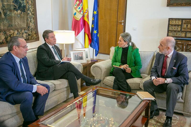 Primera reunión oficial entre el presidente de Castilla-La Mancha, Emiliano García-Page y la nueva delegada del Gobierno en la región, Milagrón Tolón