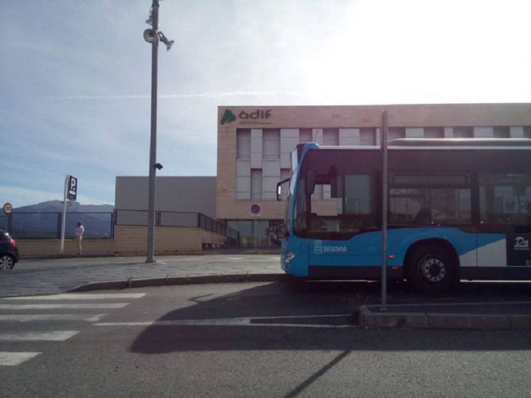 Autobús en la Estación Segovia Guiomar