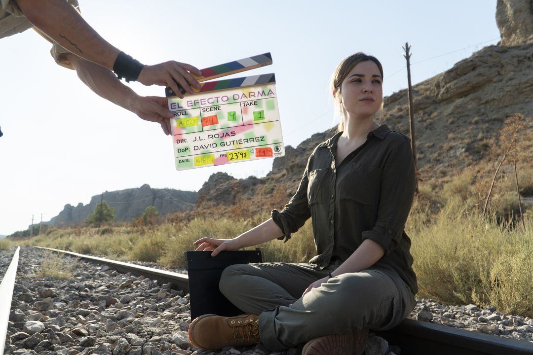 Ambientada en 2002,  'El Efecto Darma' nos muestra la vida de un grupo de jóvenes y su pasión por el 7º arte