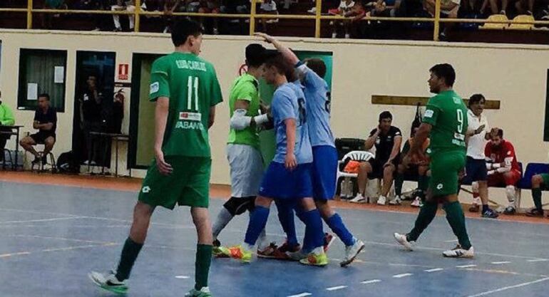 El Santiago Futsal estrenó su calendario de amistosos goleando al Prone en Melide