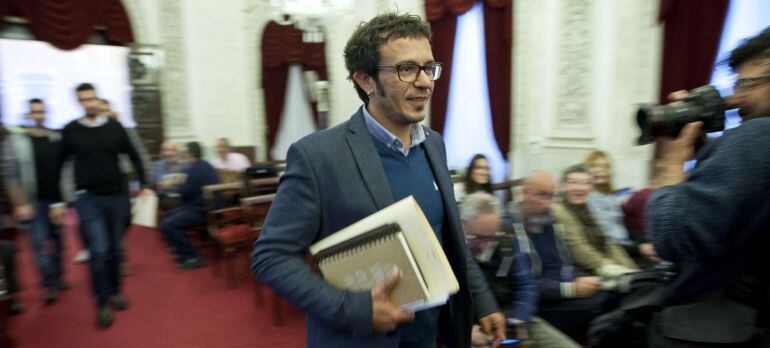 José María González, a su llegada al pleno del Ayuntamiento de Cádiz