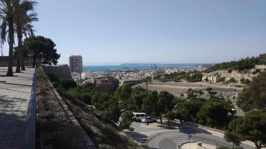 Vista de Alicante desde el Castillo de San Fernando