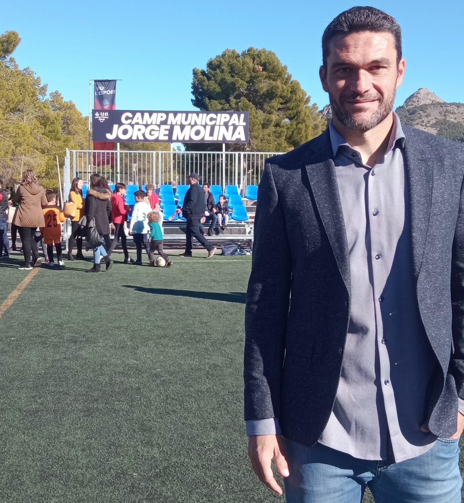 Jorge Molina en la inauguración del campo que lleva su nombre en Alcoy