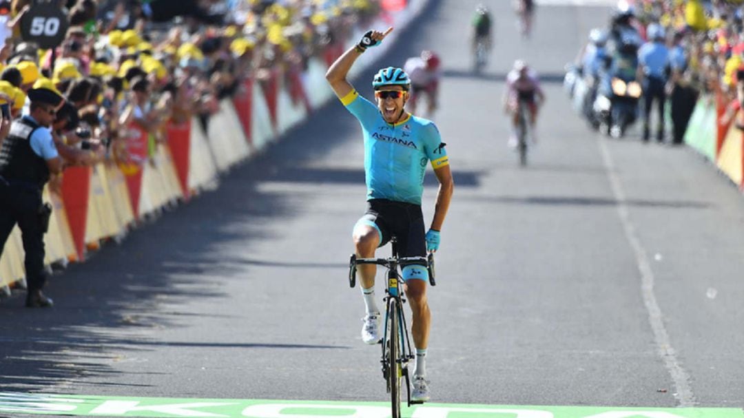 Omar Fraile celebra su triunfo de etapa en el Tour de Francia 2018