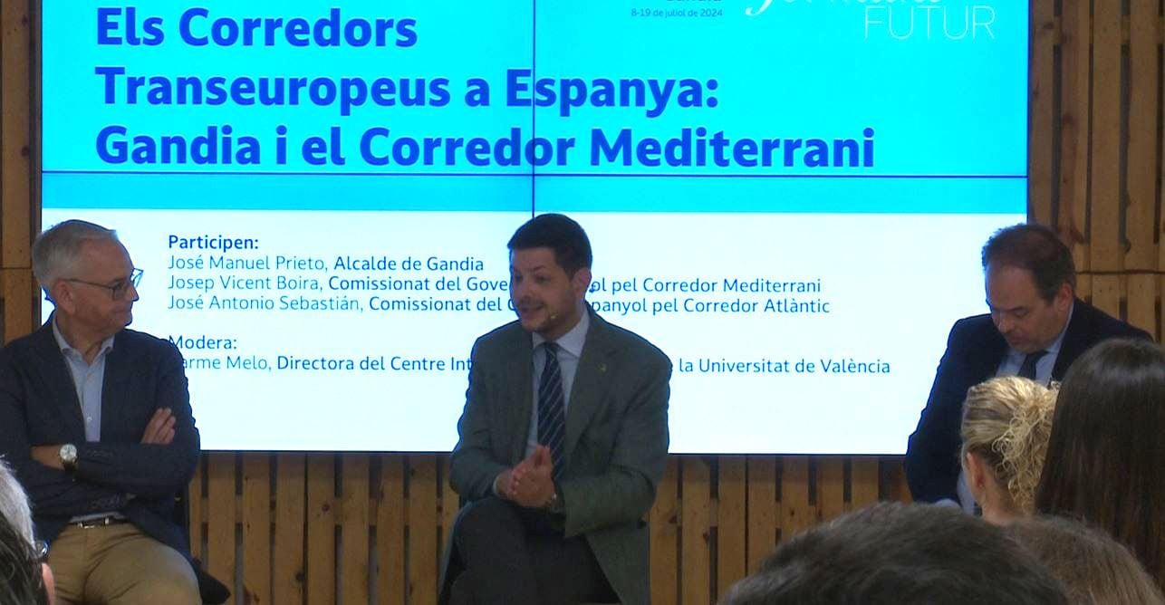 Mesa redonda sobre el Corredor Mediterráneo en la Universitat d&#039;Estiu de Gandia.