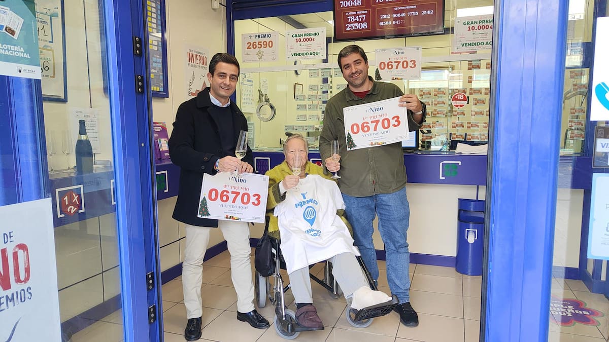 Carmen Guijarro, lotera de San Vicente del Raspeig, que ha vendido décimo del primer premio del Sorteo del Niño