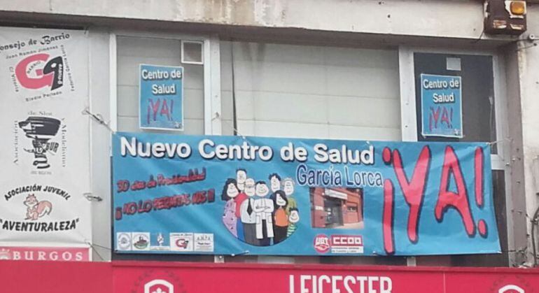 Una de las pancartas que se colocaron en Capiscol para reivindicar la construcción de un nuevo centro de salud