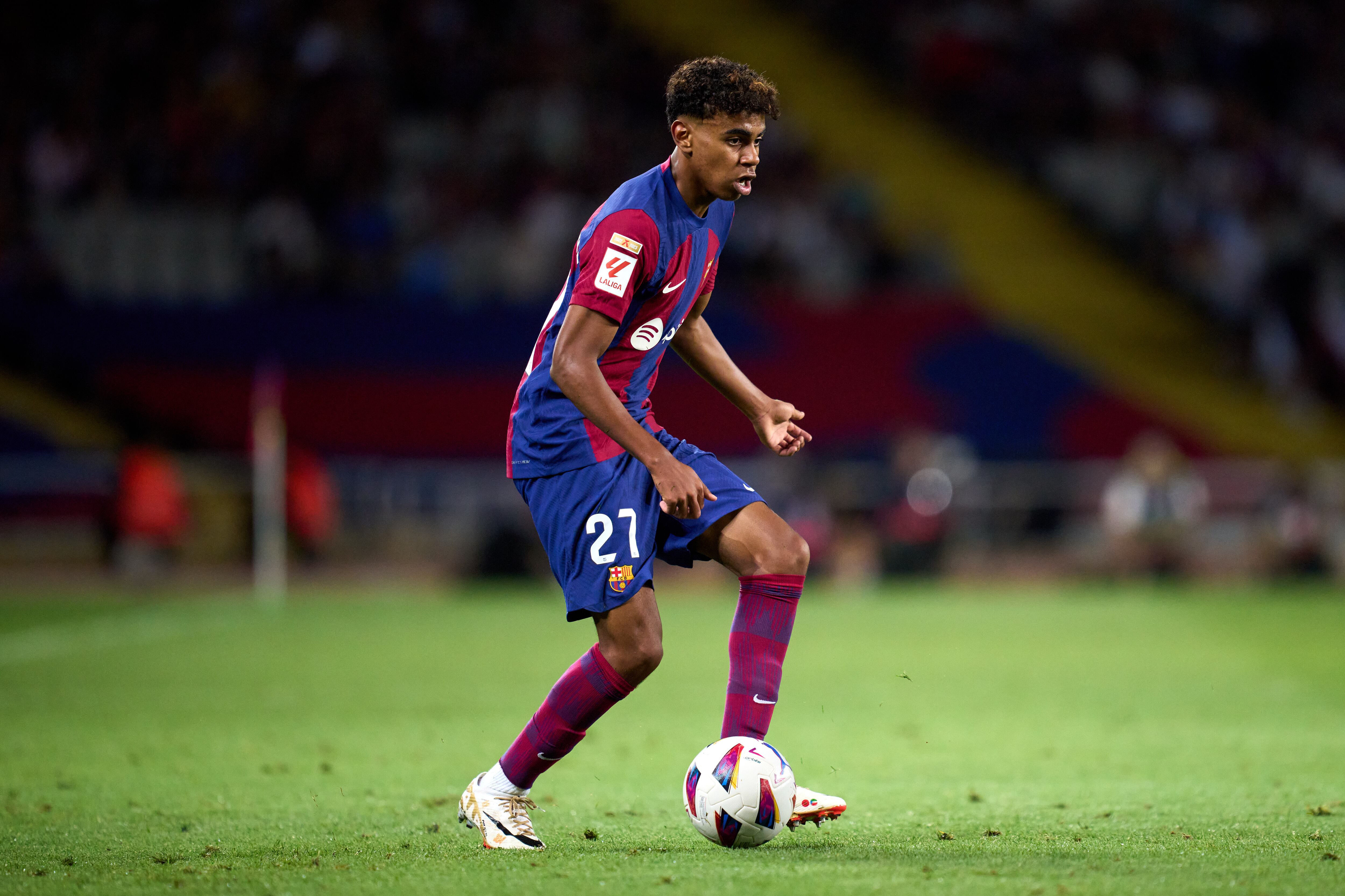 BARCELONA, SPAIN - SEPTEMBER 23: Lamine Yamal of FC Barcelona controls the ball during the LaLiga EA Sports match between FC Barcelona and RC Celta at Estadi Olimpic Lluis Companys on September 23, 2023 in Barcelona, Spain. (Photo by Alex Caparros/Getty Images)