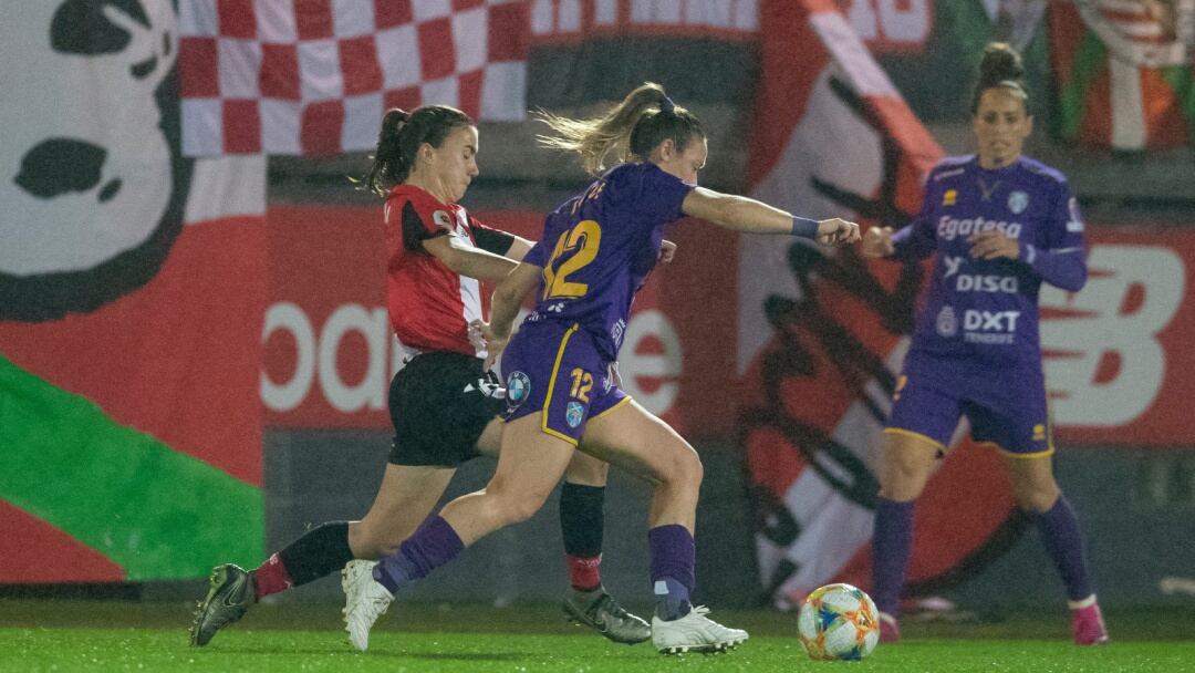 La UD Granadilla y el Atlethic de Bilbao en un momento de su encuentro de los octavos de final de la Copa de la Reina