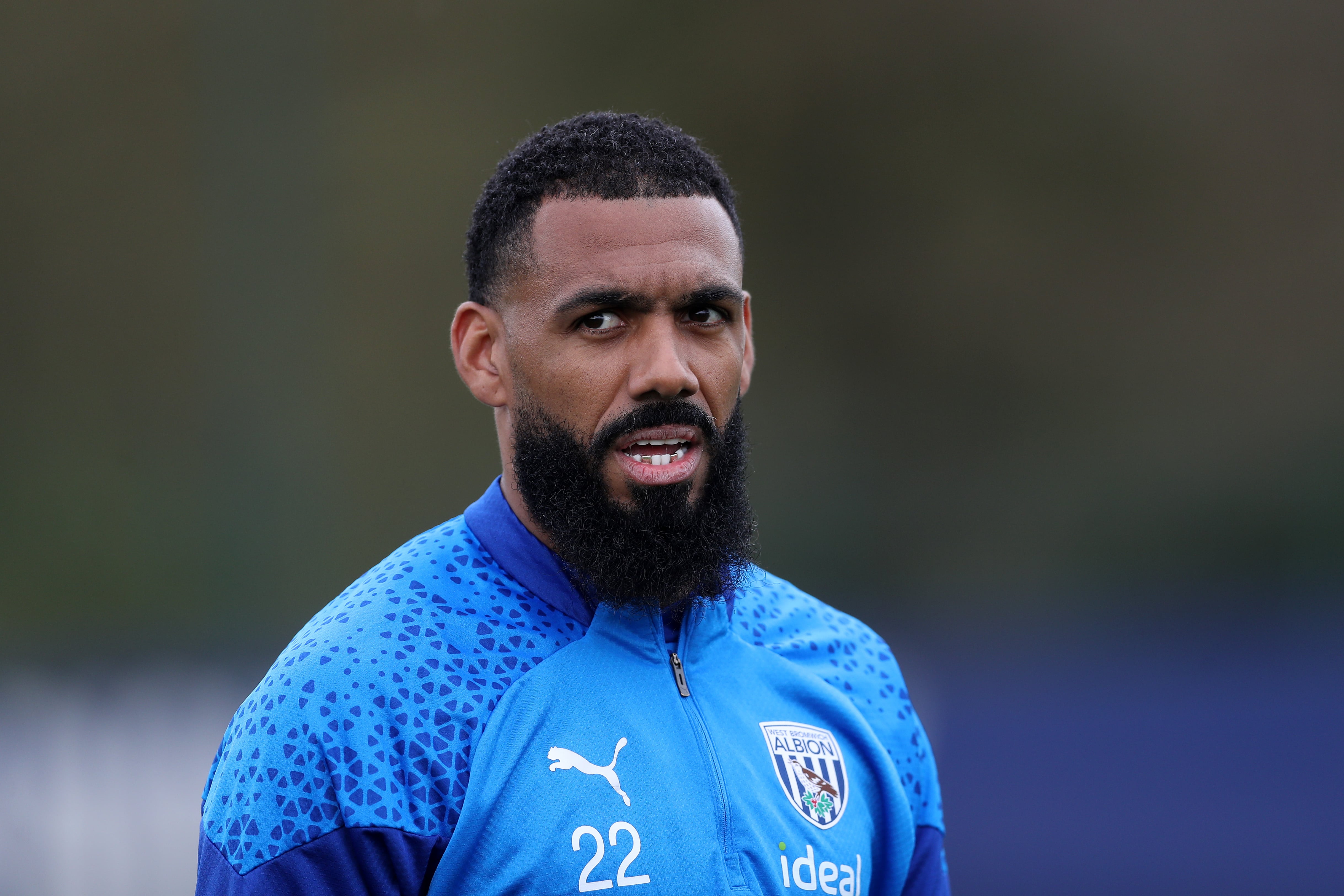 Yann M&#039;Vila cuando jugaba en el West Bromwich Albion