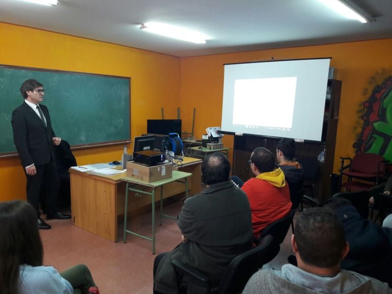 Alumnos participantes en el curso de atención al cliente en restauración en Cuéllar