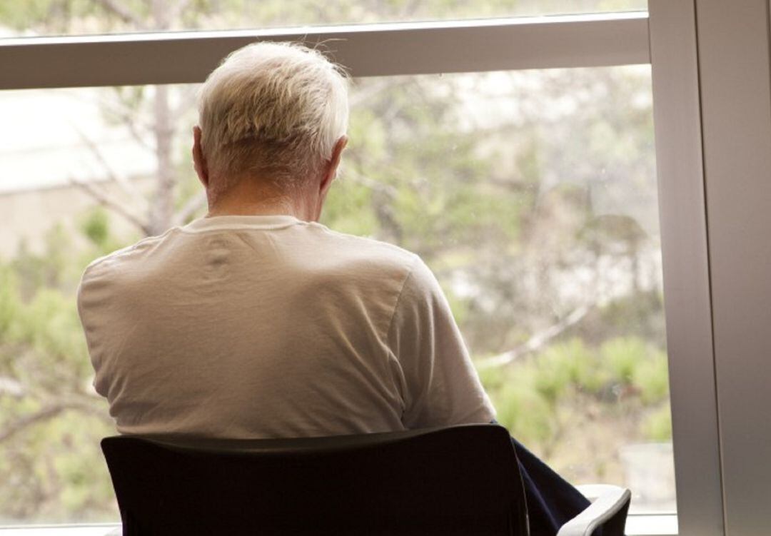 Un anciano en una residencia