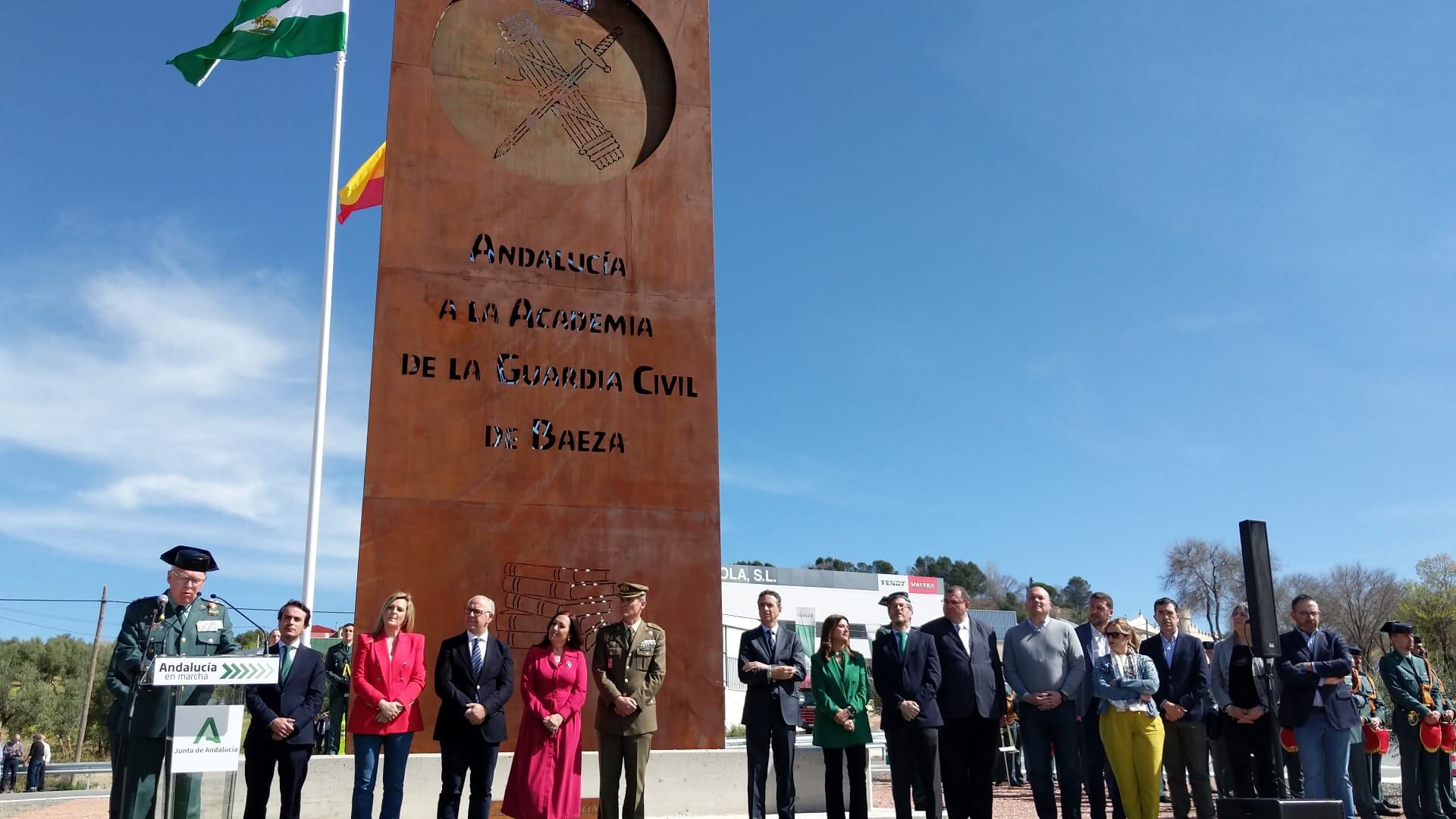 Baeza inaugura un monumento en honor de la Guardia Civil