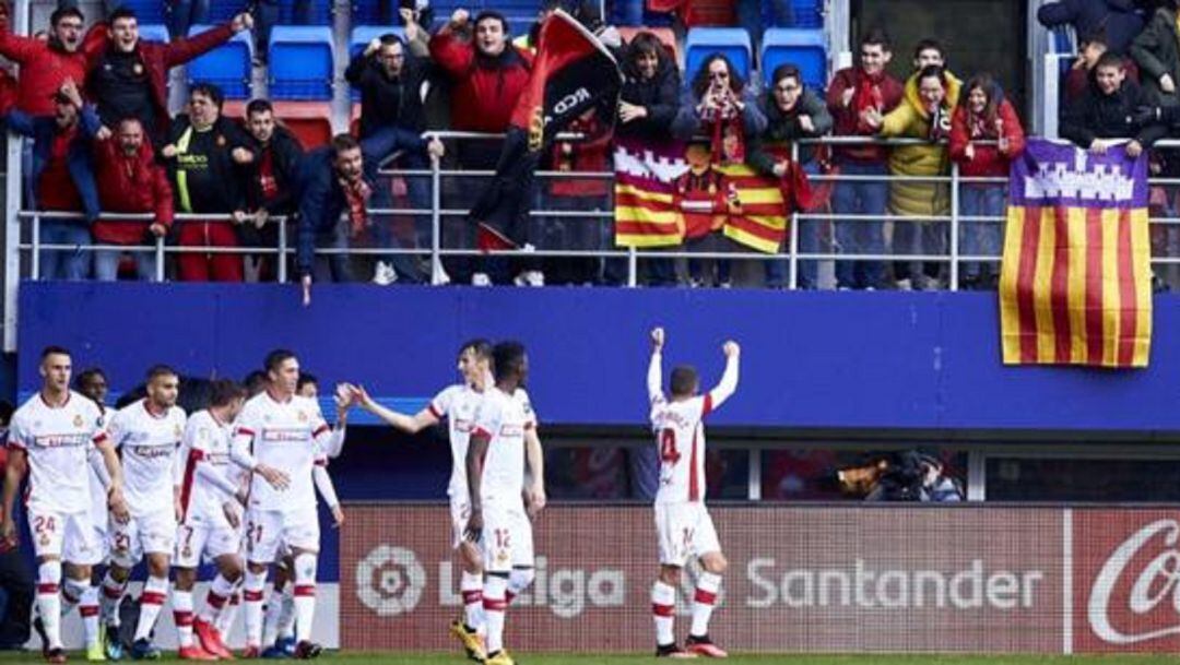 El Real Mallorca celebra el triunfo en Ipurua ante el Éibar