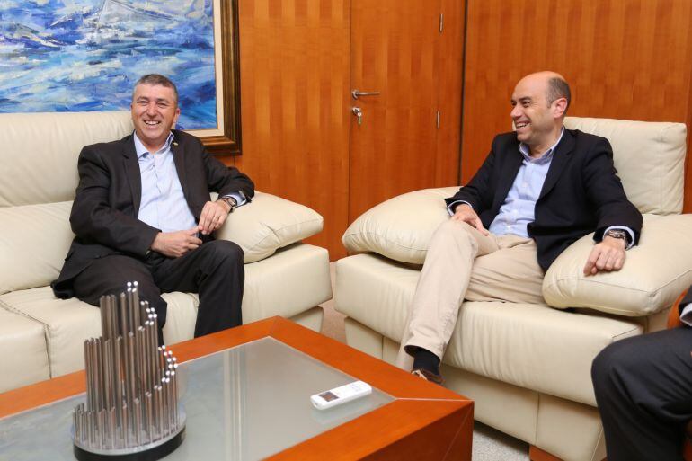 Rafael Climent, conseller de comercio y Gabriel Echavarri, alcalde de Alicante